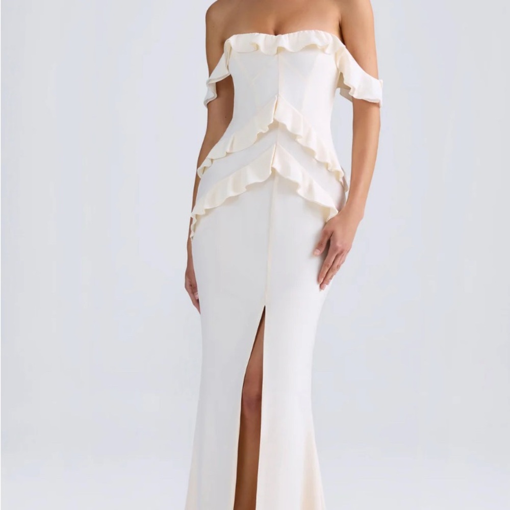 Hemera - Oh Polly - Off Shoulder Ruffle-Trim Gown in Ivory